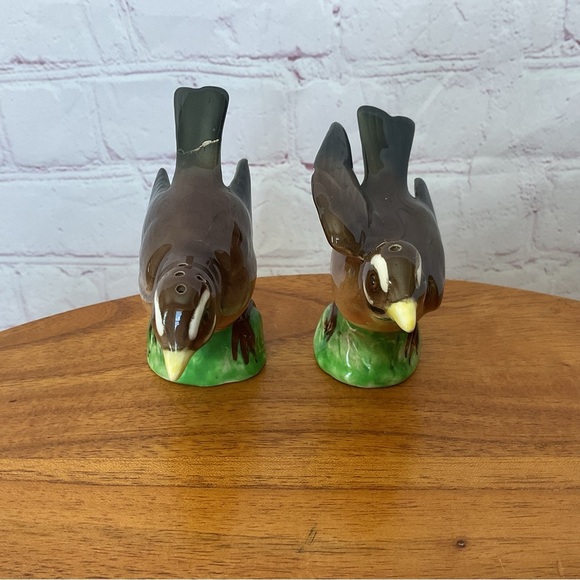 Vintage Sparrow Ceramic Salt and Pepper Shakers - Picture 2 of 5